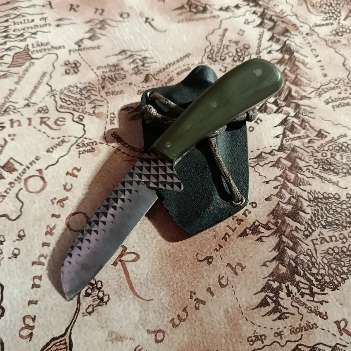 Bull Cutter manche en g10 olive et intercalaire orange