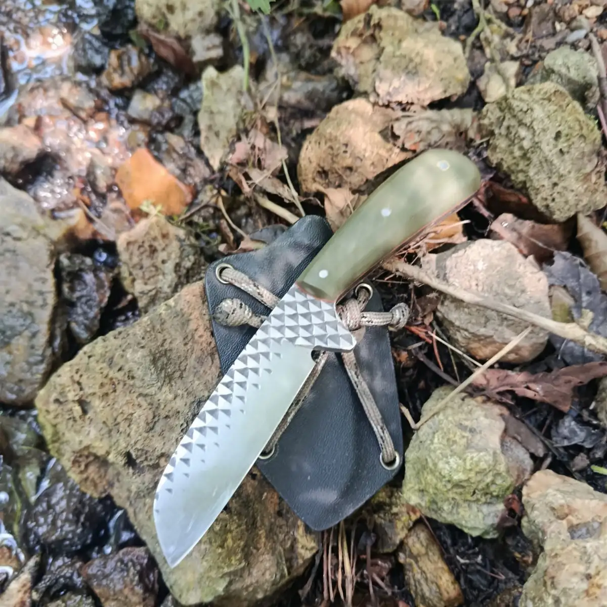 Bull Cutter manche en g10 olive et intercalaire orange